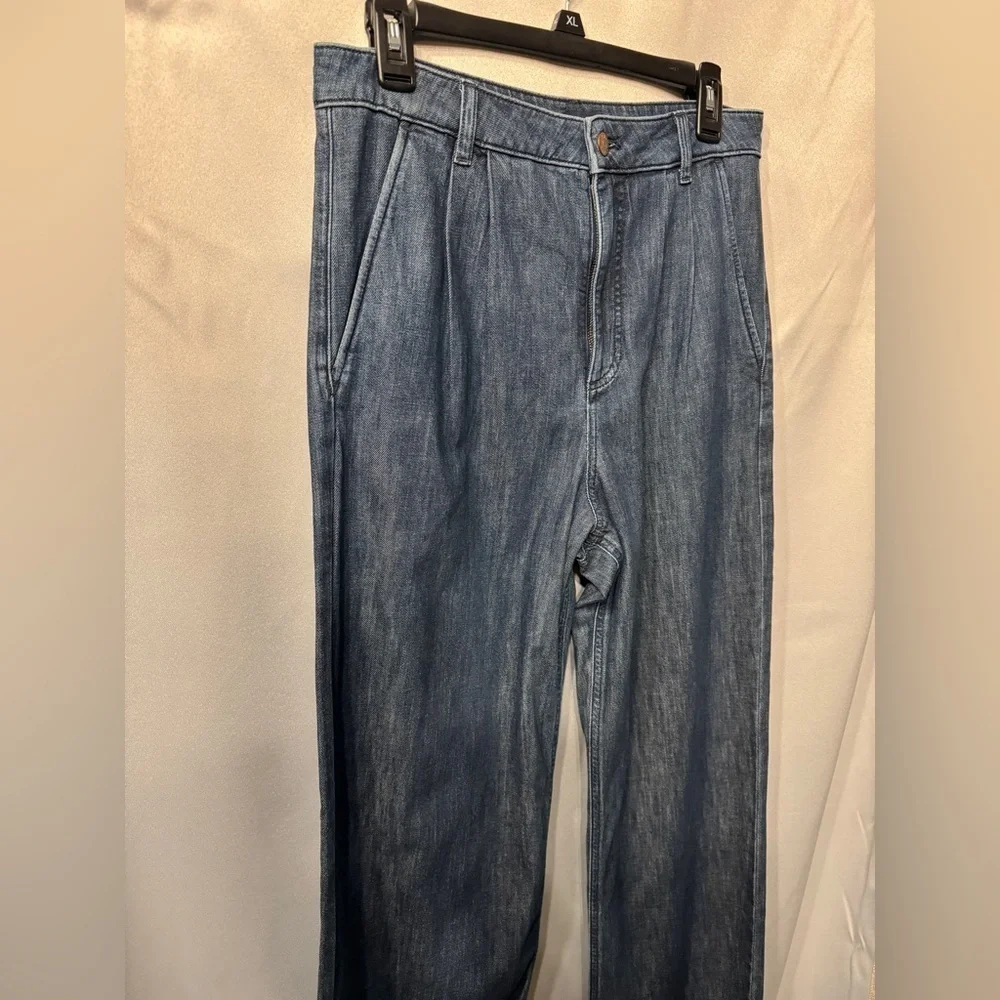 J. Crew High Rise, Tapered, Pleated, Wide Leg Jeans size 28